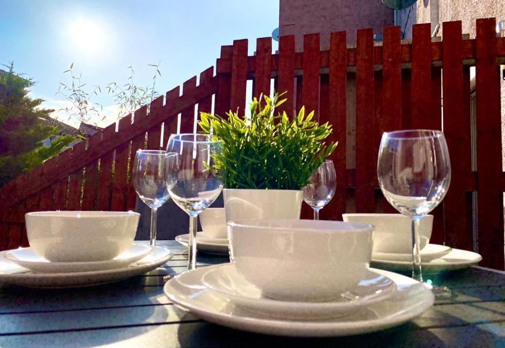 Corstorphine Townhouse: Spacious Stay Near Murrayfield with Garden Edinburgh Exterior photo