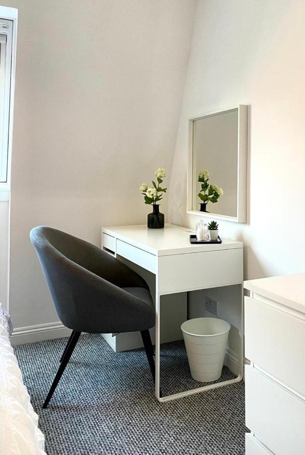 Corstorphine Townhouse: Spacious Stay Near Murrayfield with Garden Edinburgh Exterior photo